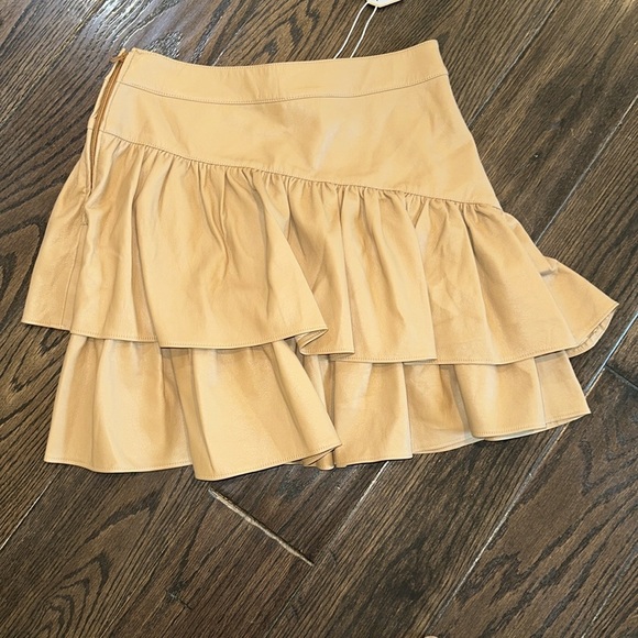 Emily McCarthy Women's Tan Ruffle faux leather Skirt new with tags size xsmall - Picture 8 of 9